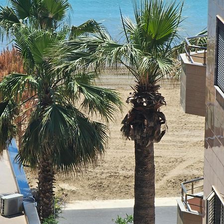 Bral Apartment 5 - Beachfront Durrës Exteriör bild