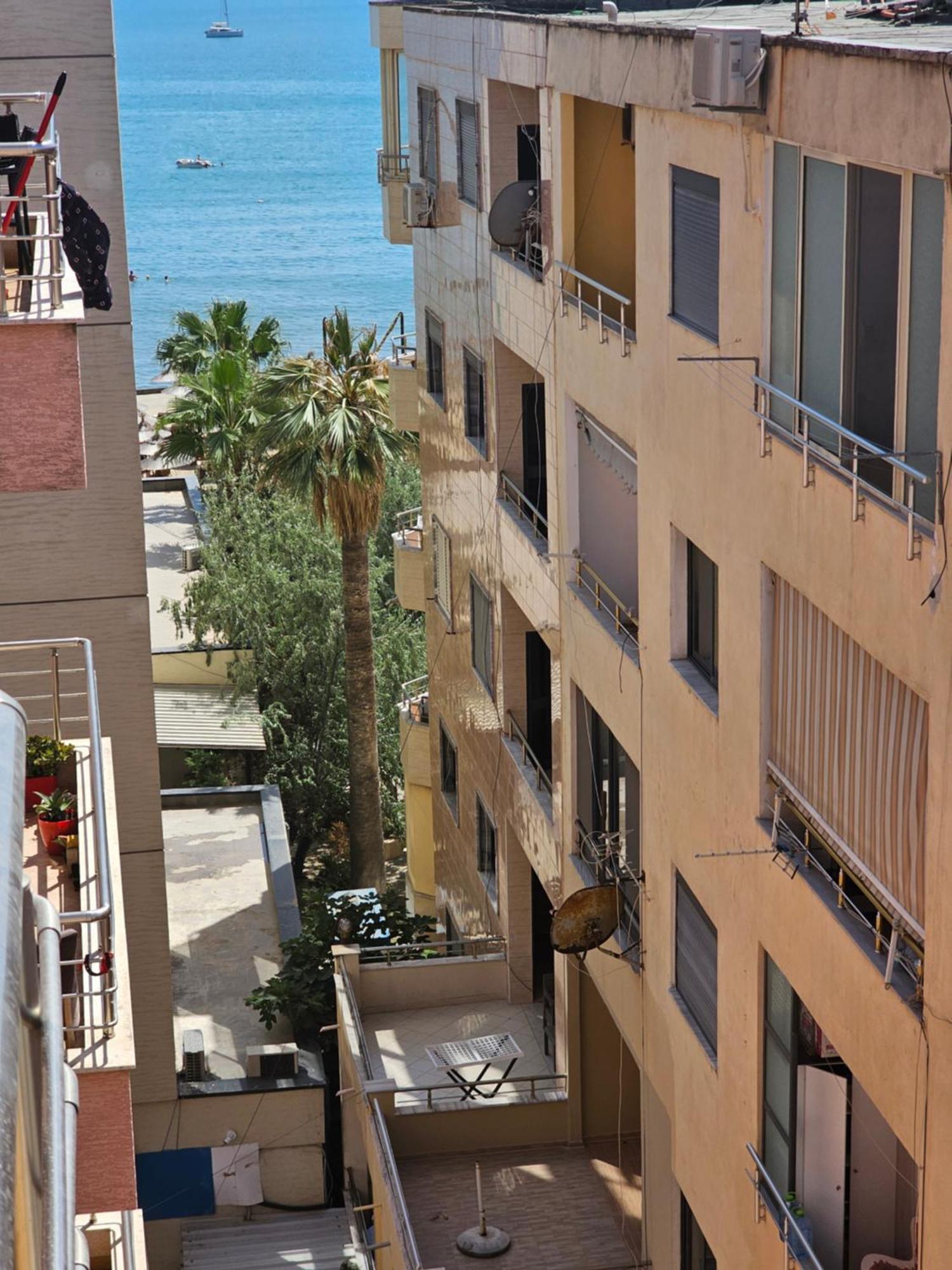 Bral Apartment 5 - Beachfront Durrës Exteriör bild