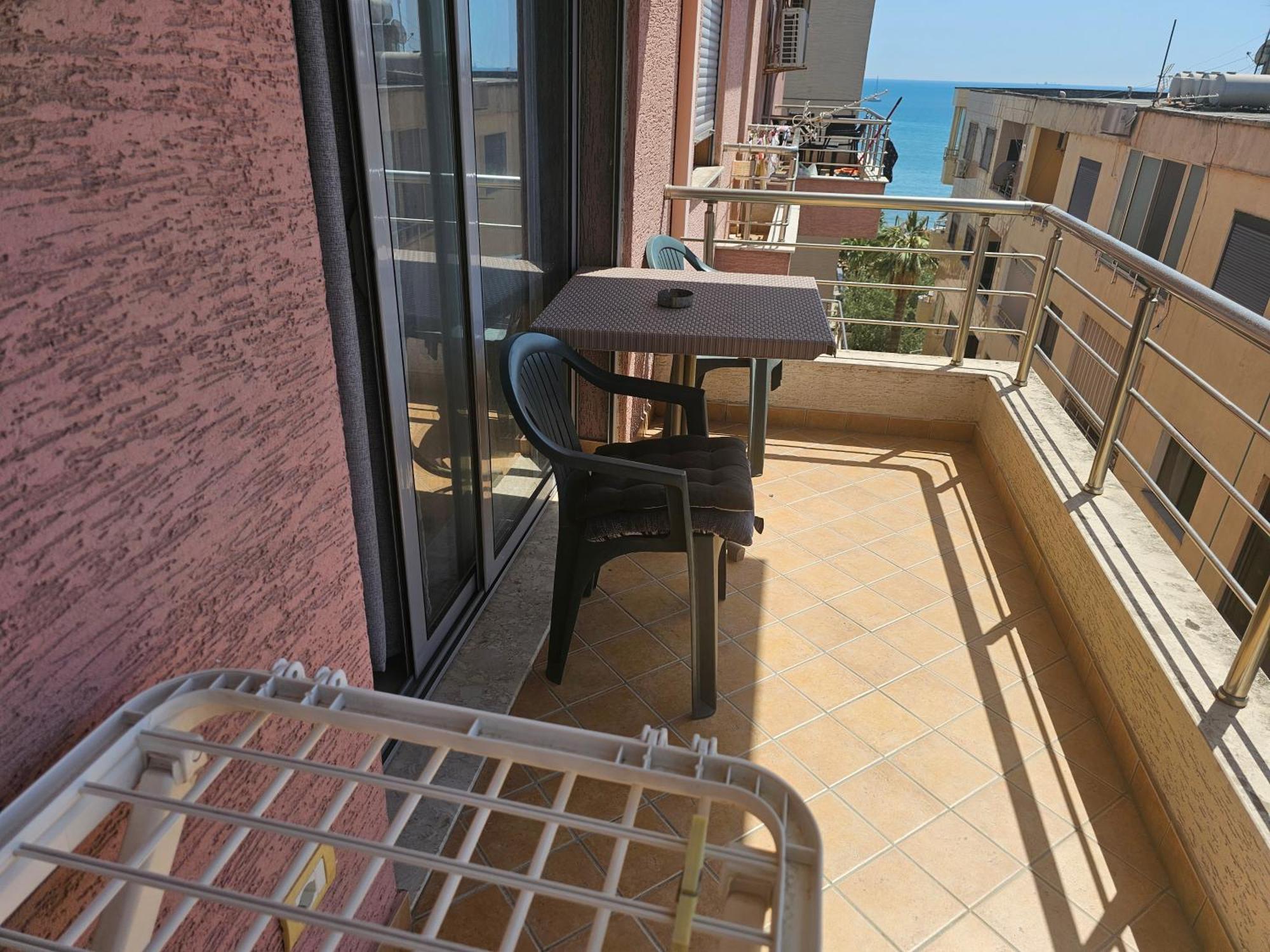 Bral Apartment 5 - Beachfront Durrës Exteriör bild